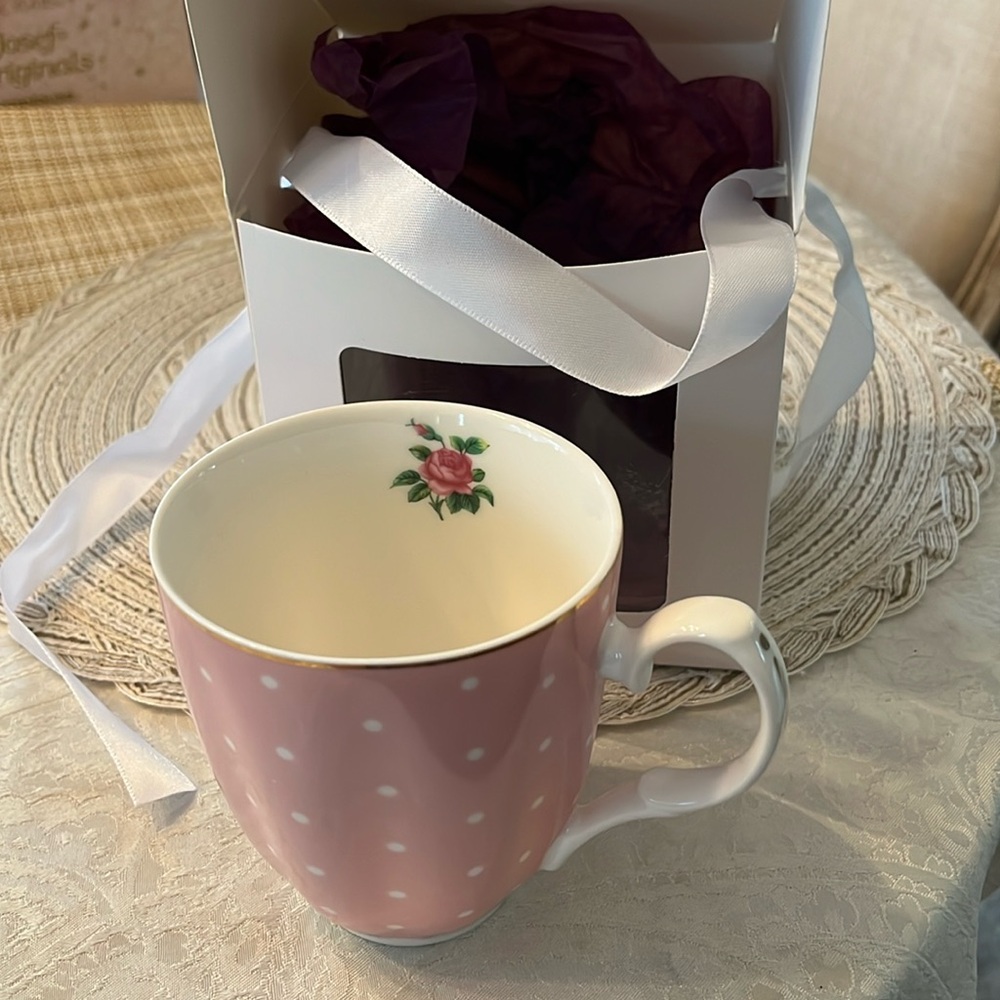 btat brew to a tea pink polka a dot mug with Rose
